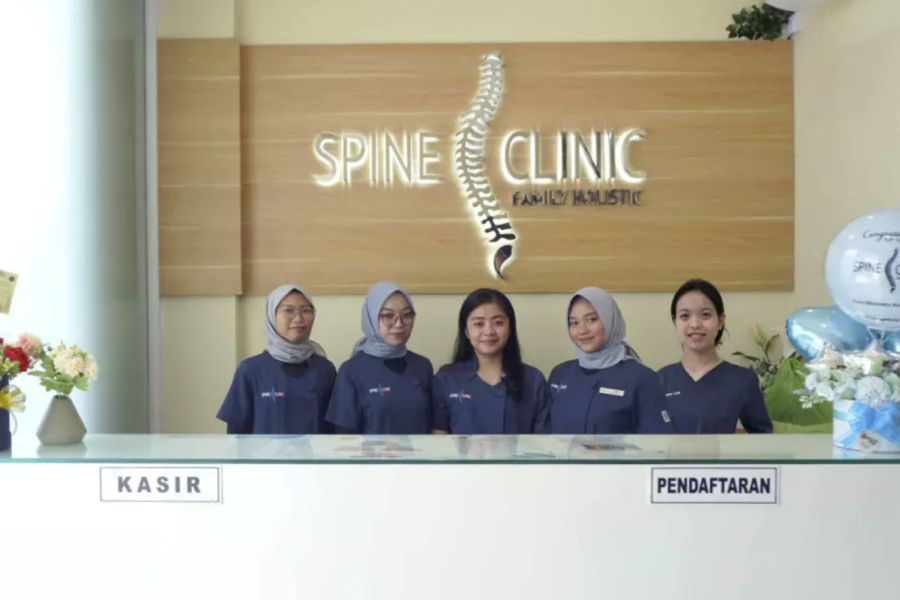 Tim Spine Clinic Family Holistic Kota Bandung – Ortotis, Admin, Perawat, Fisioterapis & Dokter